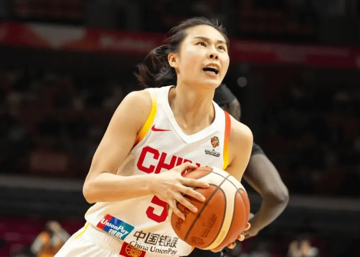 中国女篮世预赛力克南苏丹 王思雨杨舒予联手制