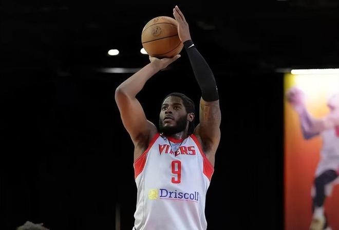 奥斯汀马刺力克毒蛇 新秀马修斯三分低迷引关注