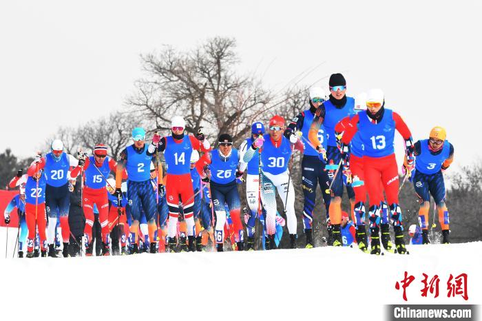 王强摘得男子越野滑雪金牌 李馨勇夺女子组冠军