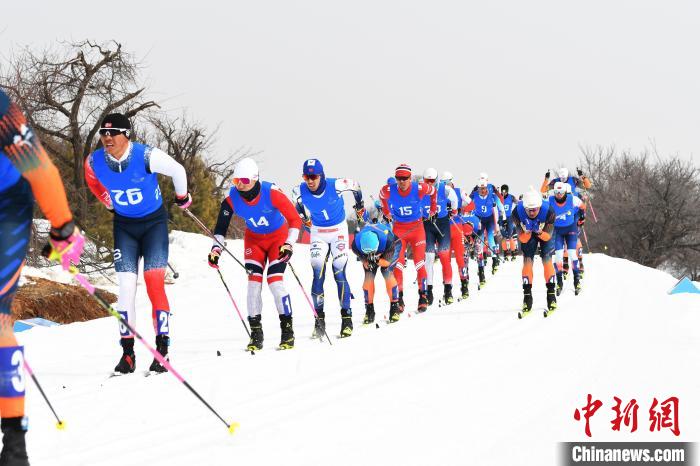 王强摘得男子越野滑雪金牌 李馨勇夺女子组冠军